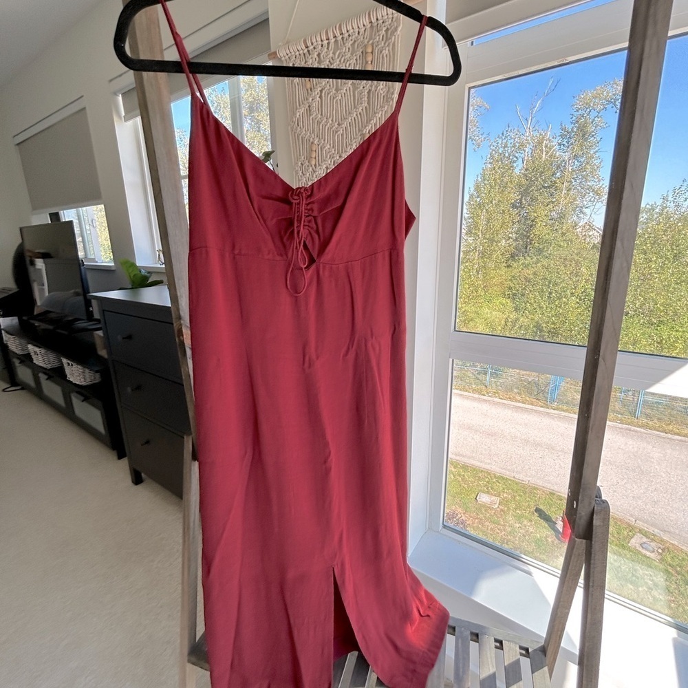 Red Dress - Picture 5 of 7